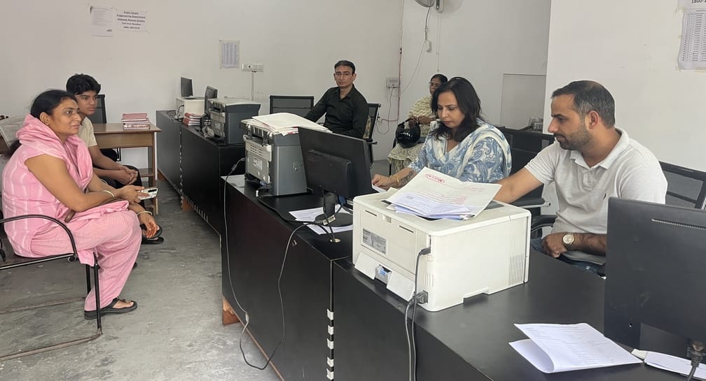 करनाल रोड़ पर जन स्वास्थ्य अभियांत्रिकी विभाग की बिल शाखा। संवाद