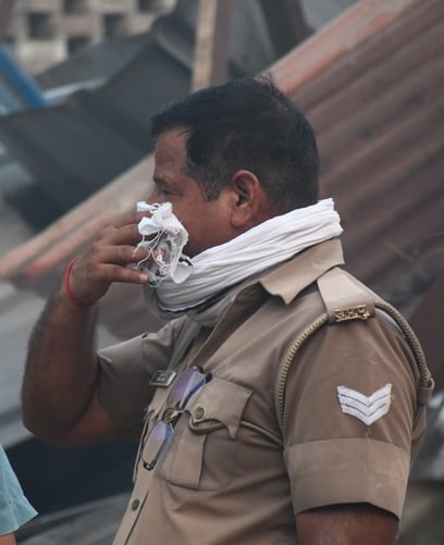 मटियारी के कोल्ड स्टोरेज में आग बुझाने में जुटे दमकल कर्मी। मटियारी के कोल्ड स्टोरेज में आग बुझाने में जुटे दमकल कर्मी।