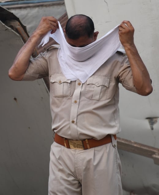 मटियारी के कोल्ड स्टोरेज में आग बुझाने में जुटे दमकल कर्मी। मटियारी के कोल्ड स्टोरेज में आग बुझाने में जुटे दमकल कर्मी।