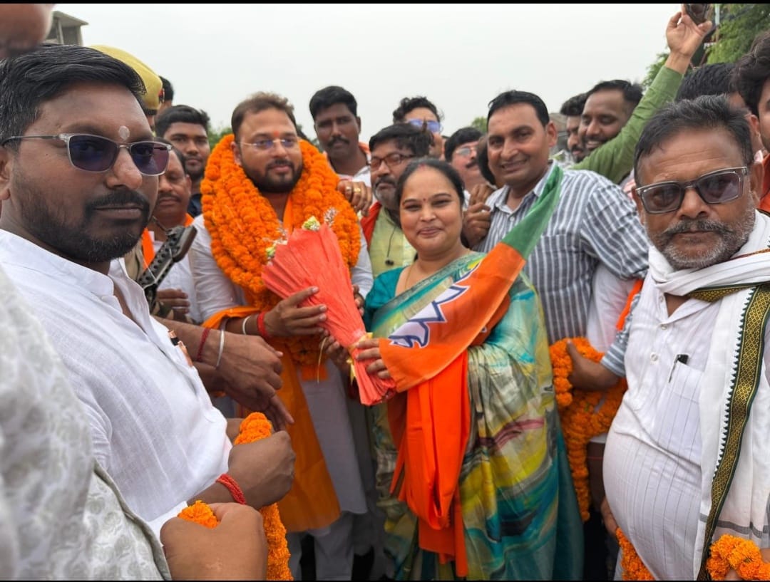 नगर के पुरानी तहसील स्थित एक प्लाजा में भाजपा के नवनियुक्त प्रदेश मंत्री विजय राजभर का स्वागत