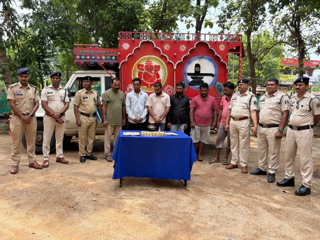 पुलिस ने गिरफ्तार किया 6 आरोपी पुलिस ने गिरफ्तार किया 6 आरोपी