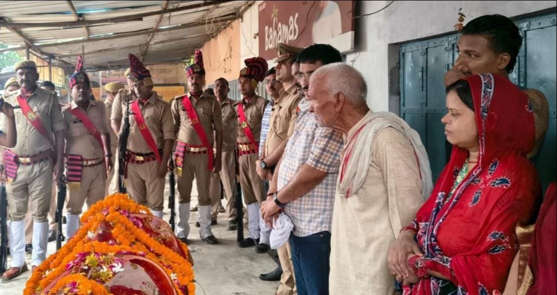 सुखपुरा कस्बा लोकतंत्र रक्षक सेनानी मृतक दीनानाथ सिंह।फाइल फोटो, परिजन