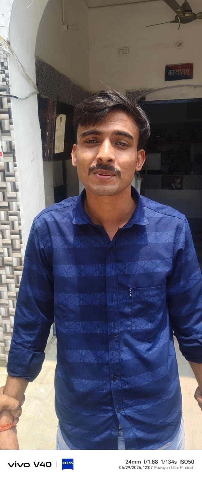दरोगा पर मिले में प्रयुक्त कैंचीनुमा हथियार। स्रोत : पुलिस दरोगा पर मिले में प्रयुक्त कैंचीनुमा हथियार। स्रोत : पुलिस