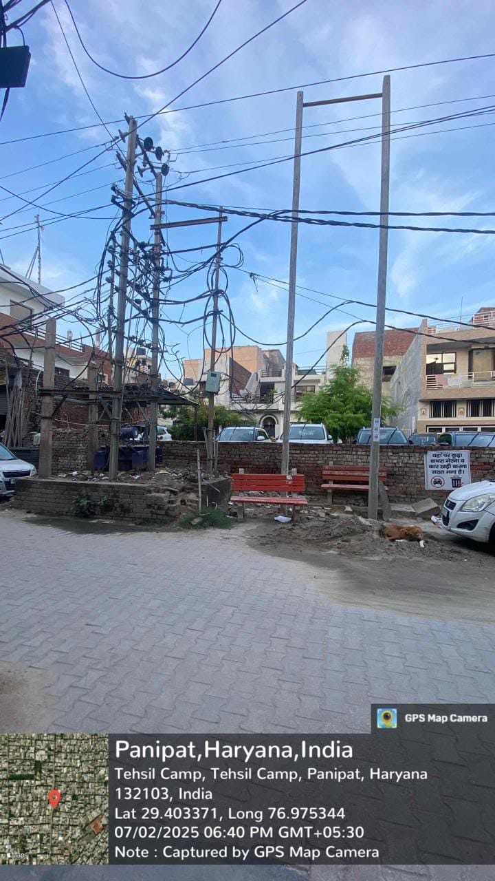 अशोक नगर बाजार में ट्रांसफार्मर हटाने के बाद खाली जगह। स्रोत : एसो.
