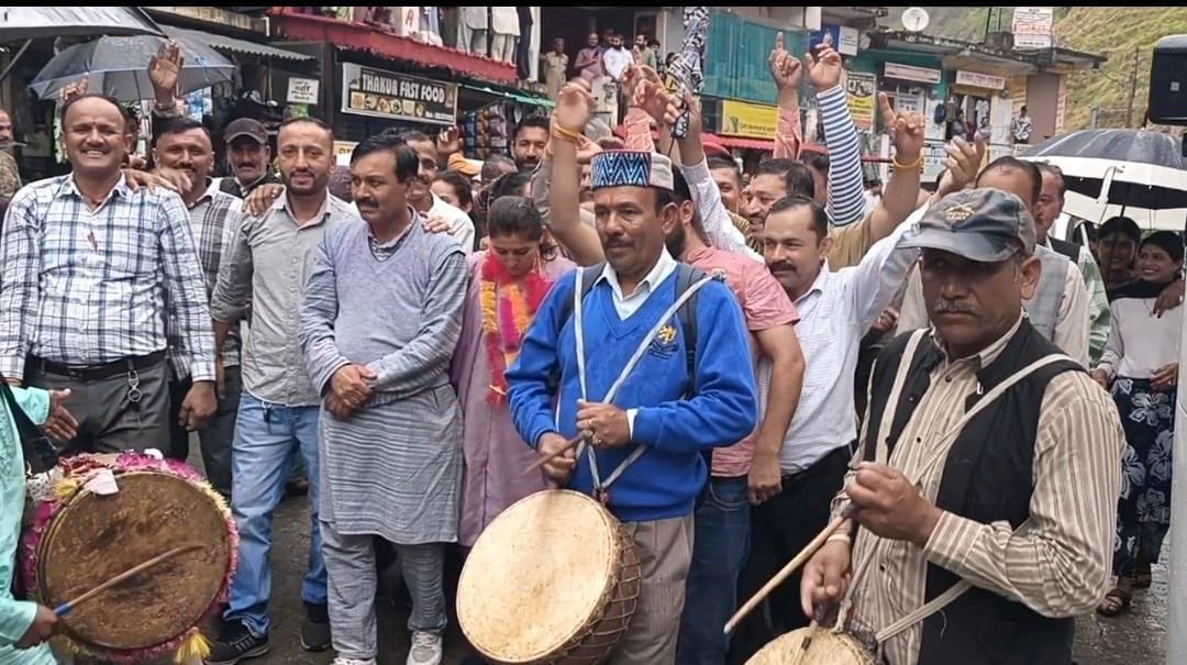 भाजपा नेता के साथ संगड़ाह पंचायत समिति के नवनियुक्त अध्यक्ष व उपाध्यक्ष। भाजपा नेता के साथ संगड़ाह पंचायत समिति के नवनियुक्त अध्यक्ष व उपाध्यक्ष।