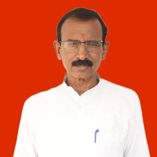 बलिया सांसद सनातन पांडेय।