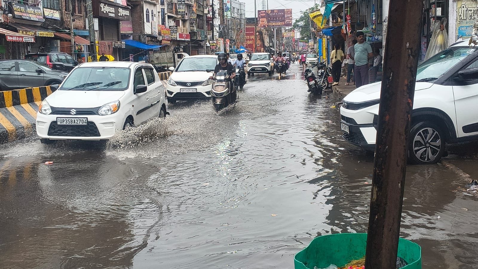 फोटो-10-चकलवंशी चौराहा चौड़ीकरण में निर्माणाधीन नाली में भरा पानी। संवाद फोटो-10-चकलवंशी चौराहा चौड़ीकरण में निर्माणाधीन नाली में भरा पानी। संवाद
