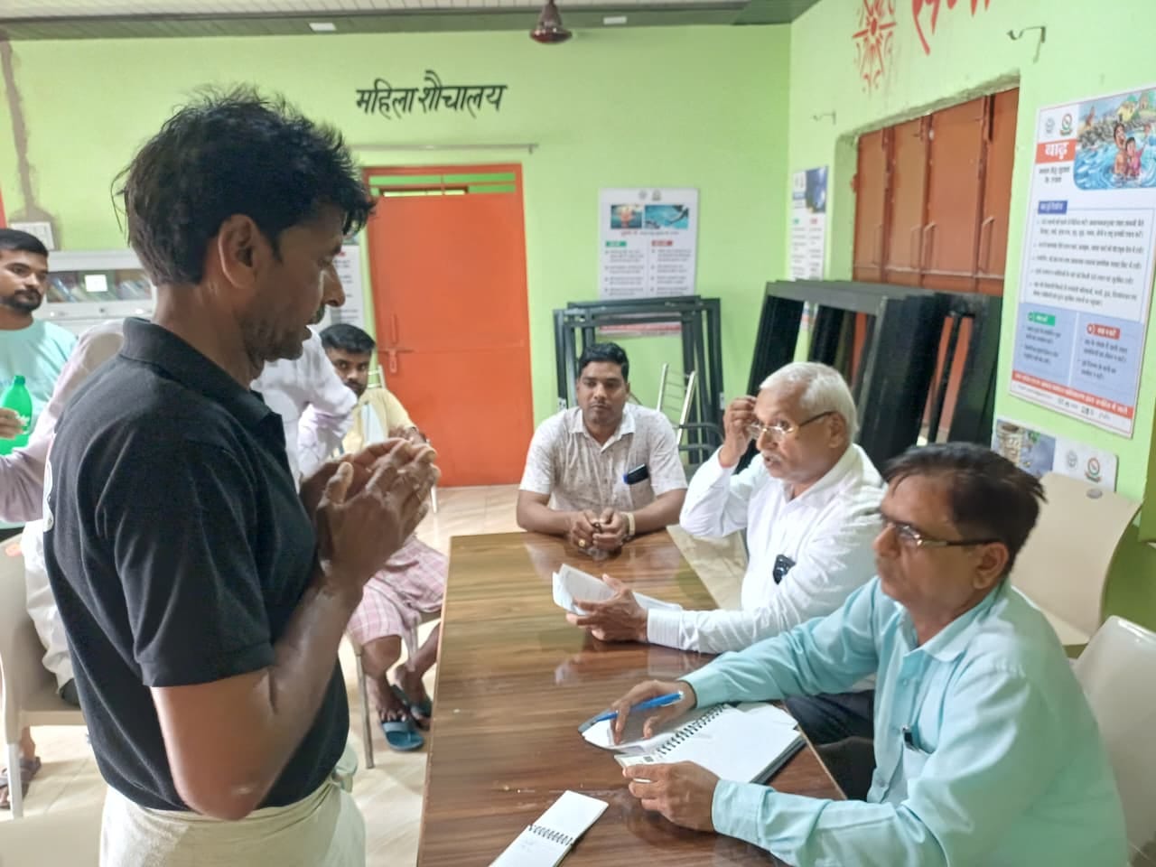फोटो-18-ग्राम पंचायत पुरवा पिपरिया में बंद पंचायत भवन। संवाद