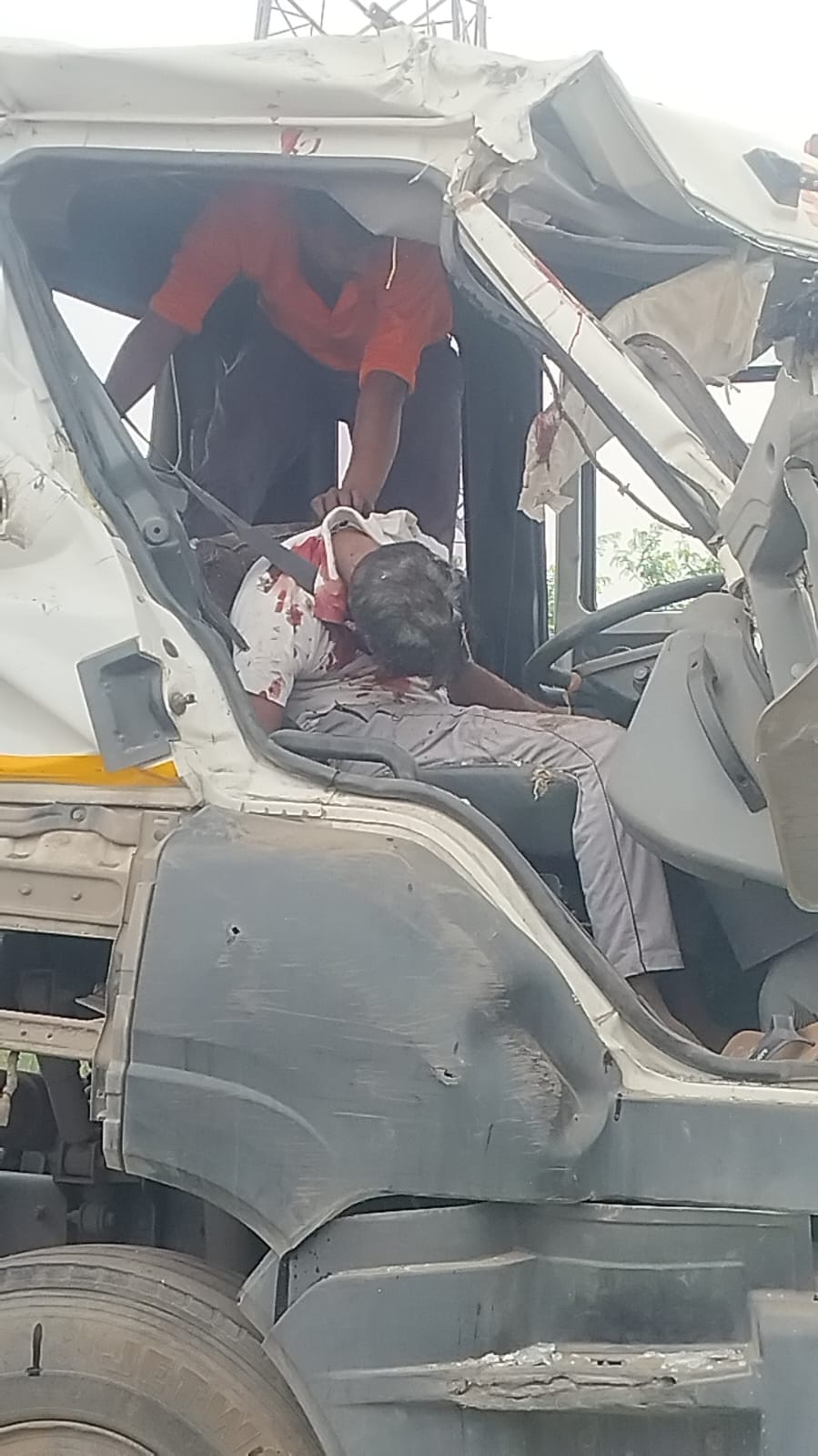 -फोटो 58 : केएमपी पर पलटा ट्रक। स्रोत पुलिस -फोटो 58 : केएमपी पर पलटा ट्रक। स्रोत पुलिस