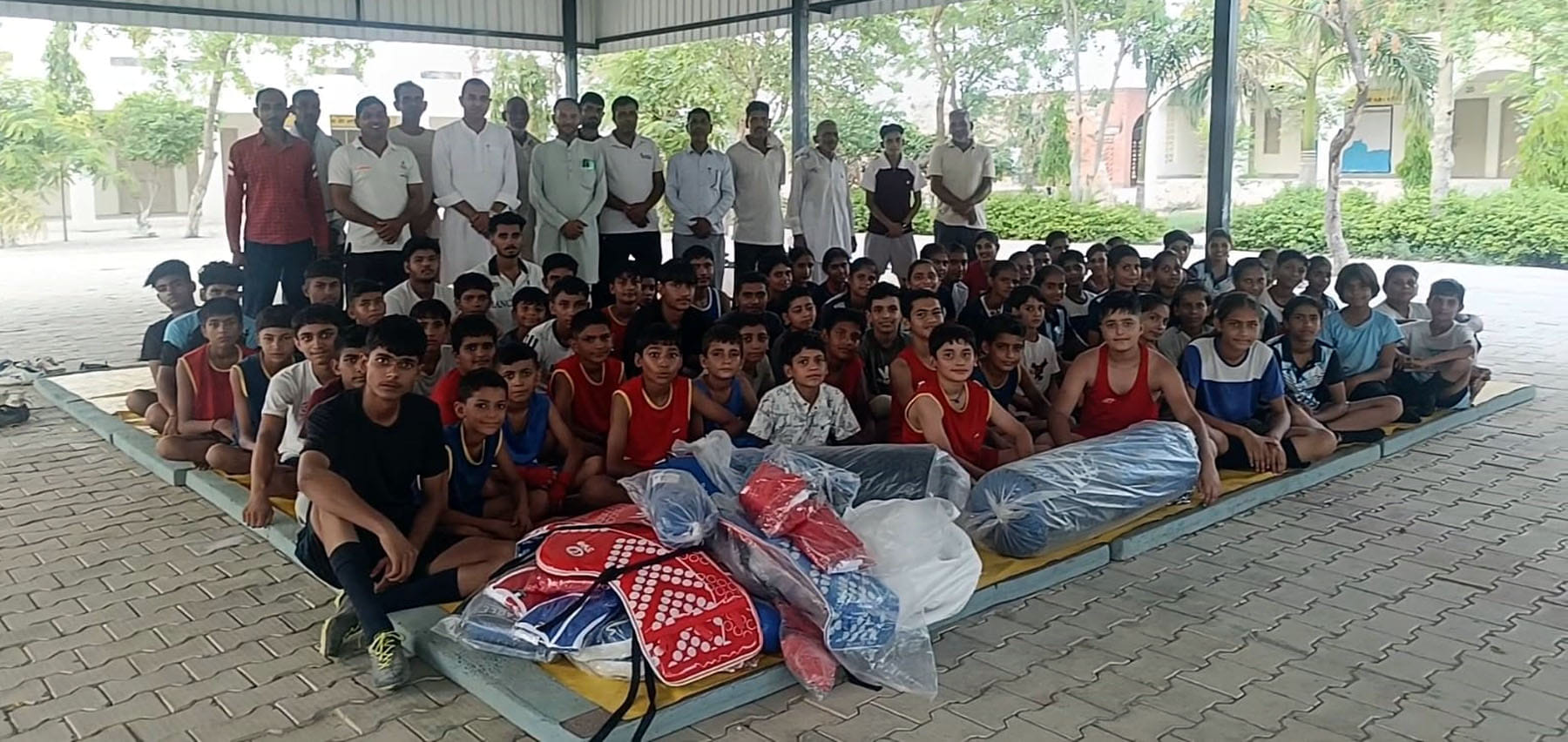 ग्राम पंचायत कैलरम द्वारा वुशू खिलाडिय़ों को उपलब्ध करवाए गए खेल संसाधन ग्राम पंचायत कैलरम द्वारा वुशू खिलाडिय़ों को उपलब्ध करवाए गए खेल संसाधन