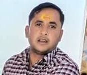 घटना स्थल पर रोते सतेंद्र यादव के बच्चे। संवाद घटना स्थल पर रोते सतेंद्र यादव के बच्चे। संवाद