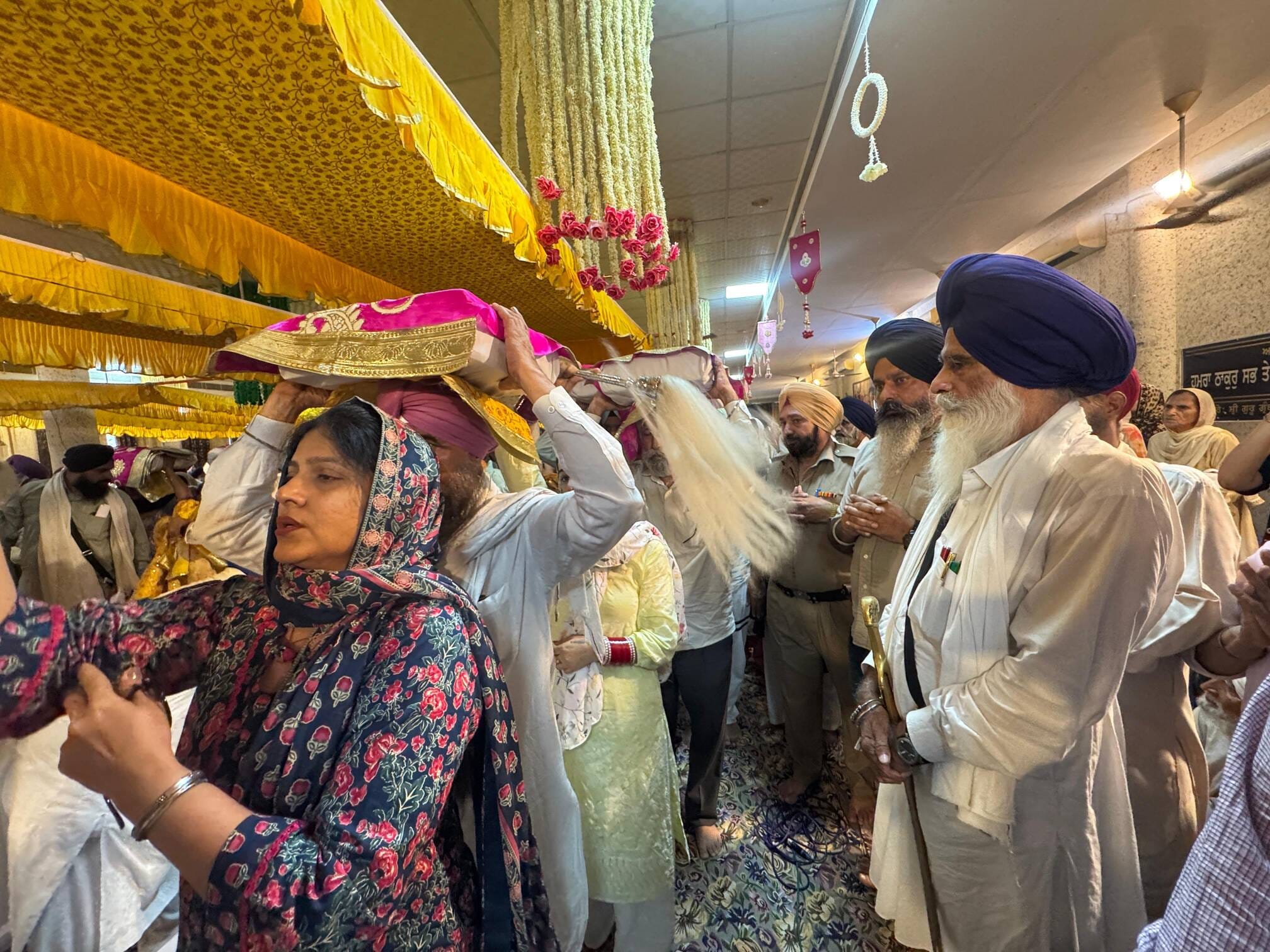 कुरुक्षेत्र। गुरुद्वारे में सरबत के भले की अरदास करती संगत। स्वयं कुरुक्षेत्र। गुरुद्वारे में सरबत के भले की अरदास करती संगत। स्वयं