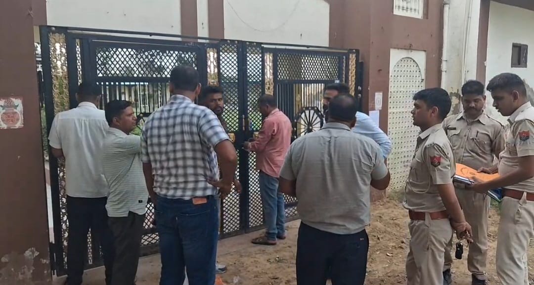 कोटपूतली में बिना फायर एनओसी के चलते संस्थाओं को किया सीज। कोटपूतली में बिना फायर एनओसी के चलते संस्थाओं को किया सीज।