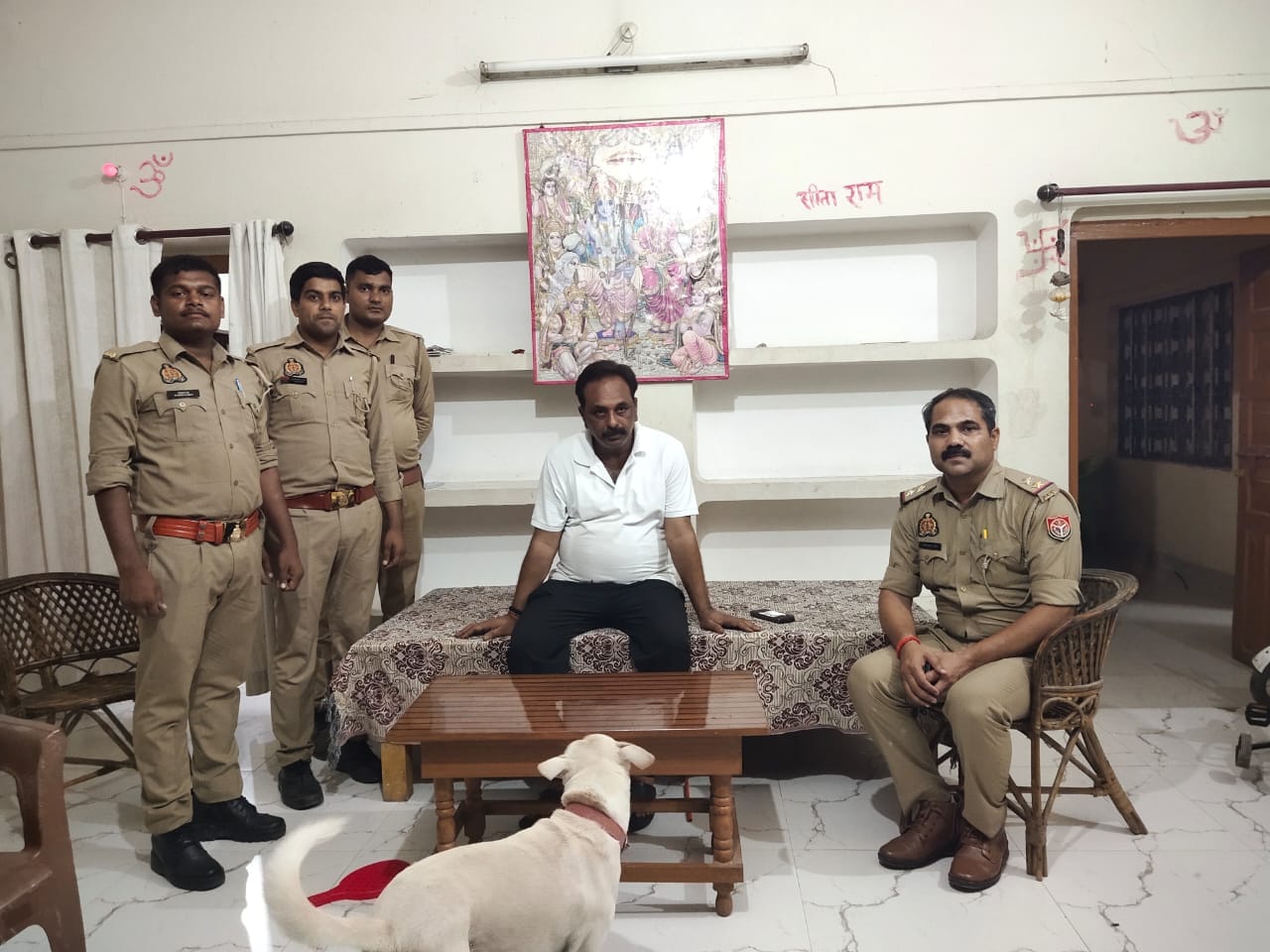 लालगोपालगंज- कांग्रसी नेता आशीष पांडेय के घर पुलिस का पहरा लालगोपालगंज- कांग्रसी नेता आशीष पांडेय के घर पुलिस का पहरा