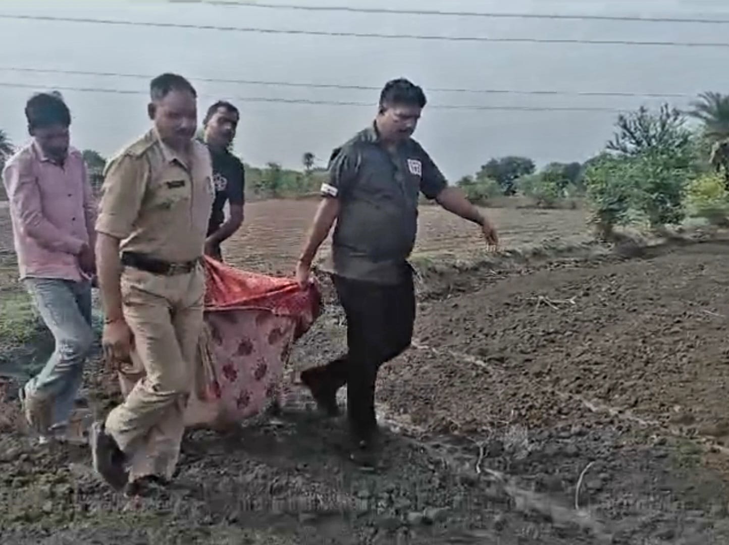 अस्पताल में घायल महिला अस्पताल में घायल महिला