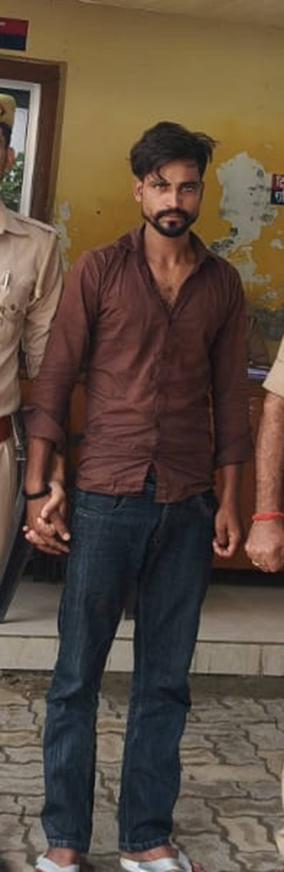 बारा-रेवतीपुर मार्ग पर भटपुरवा मारुफ की बाग में हुए पुलिस मुठभेड़ में घायल असलहा तस्कर सौरभ सिं बारा-रेवतीपुर मार्ग पर भटपुरवा मारुफ की बाग में हुए पुलिस मुठभेड़ में घायल असलहा तस्कर सौरभ सिं
