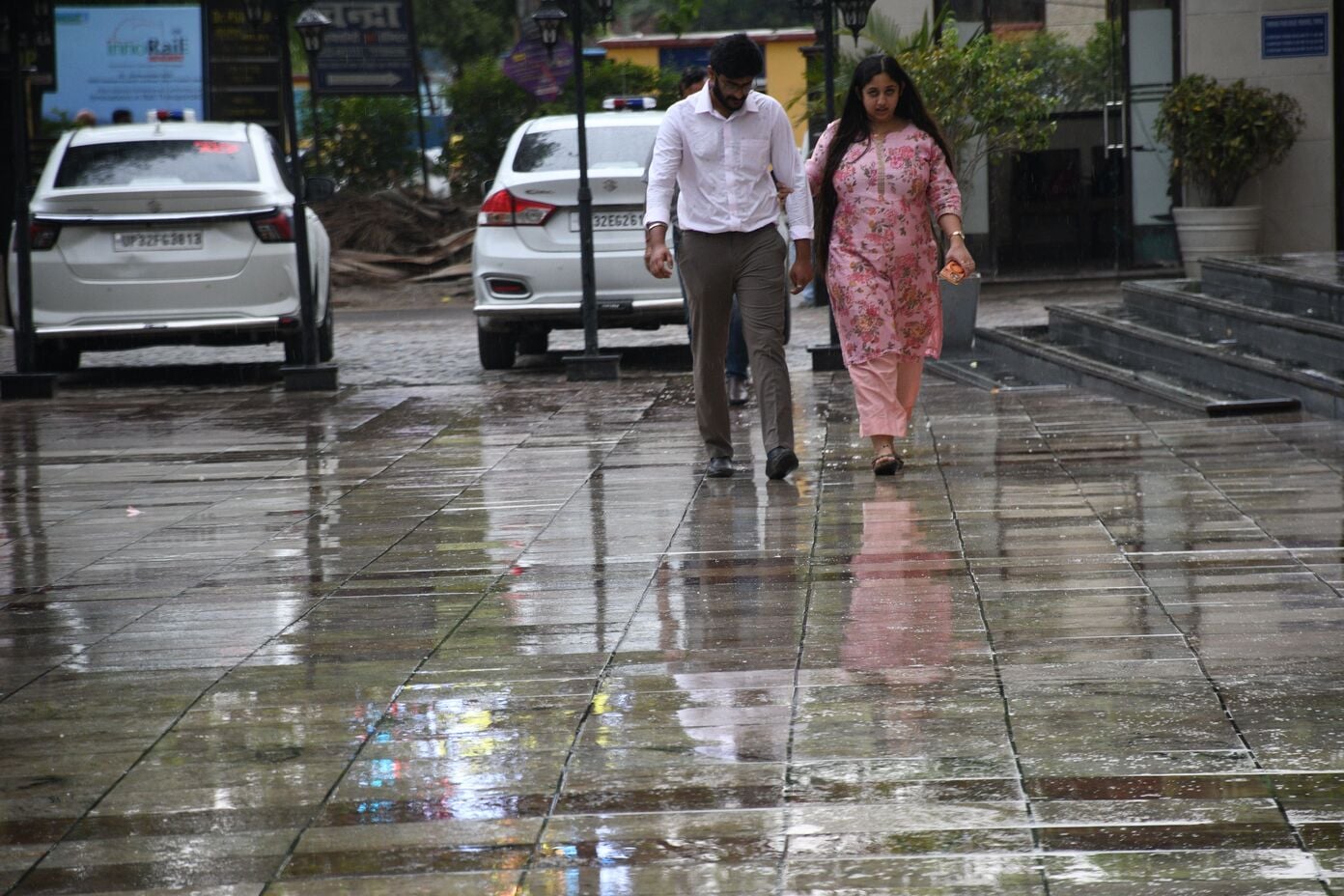 बुधवार को शहर के कई इलाकों में हुई हल्की बारिश। 