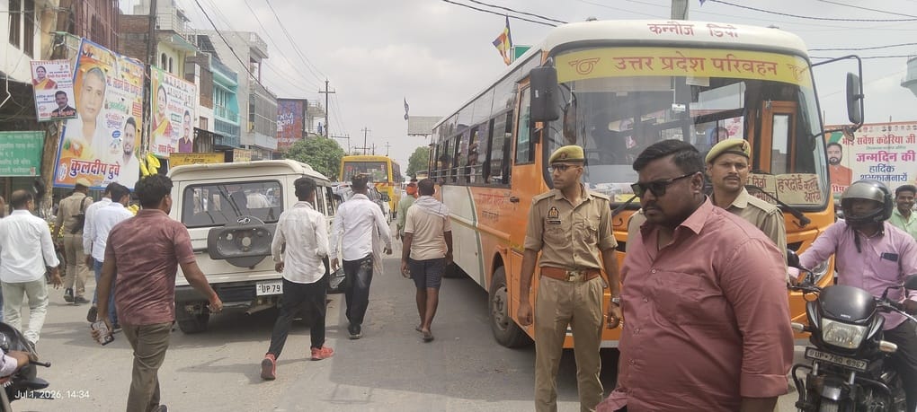 फोटो-35- गदा भेंट कर भाजपा प्रदेश महामंत्री गीता शाक्य का स्वागत करते पदाधिकारी। स्रोत:आयोजक फोटो-35- गदा भेंट कर भाजपा प्रदेश महामंत्री गीता शाक्य का स्वागत करते पदाधिकारी। स्रोत:आयोजक