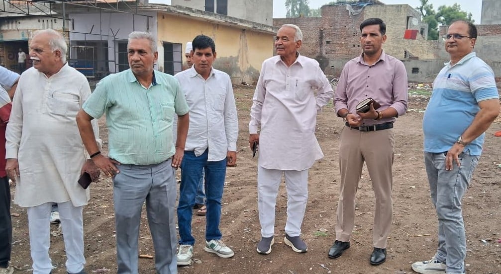 फोटो : सोनीपत के खरखौदा सब्जी मंडी में फैली गंदगी व सड़ता सब्जियों का ढ़ेर। संवाद