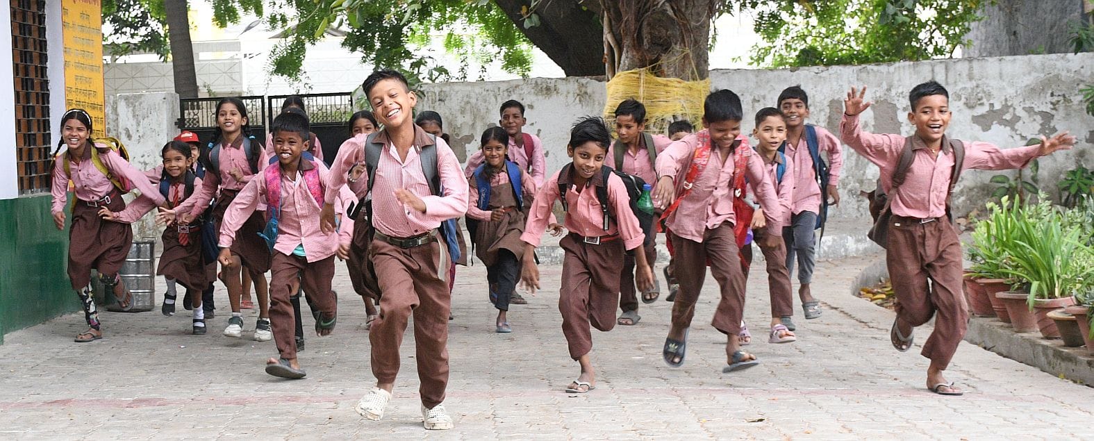 गर्मी की छुट्टी के बाद बुधवार को राजधानी में स्कूल खुले। 
