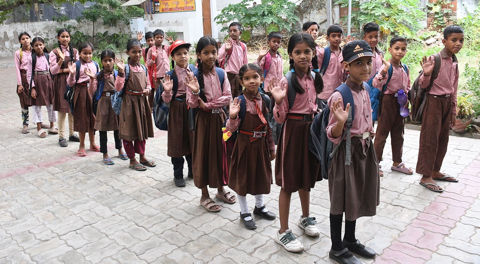 गर्मी की छुट्टी के बाद बुधवार को राजधानी में स्कूल खुले। 