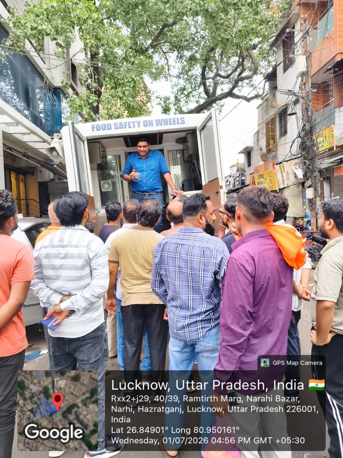 खाद्य पदार्थों की हुई जांच।