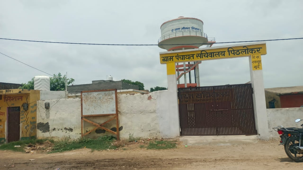 दौराला - बंद पड़ा ग्राम सचिवालय वलीदपुर। स्रोत : संवाद दौराला - बंद पड़ा ग्राम सचिवालय वलीदपुर। स्रोत : संवाद