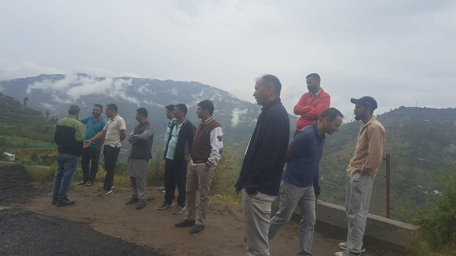 उखड़ चुकी समोली छुपाड़ी सड़क। संवाद उखड़ चुकी समोली छुपाड़ी सड़क। संवाद