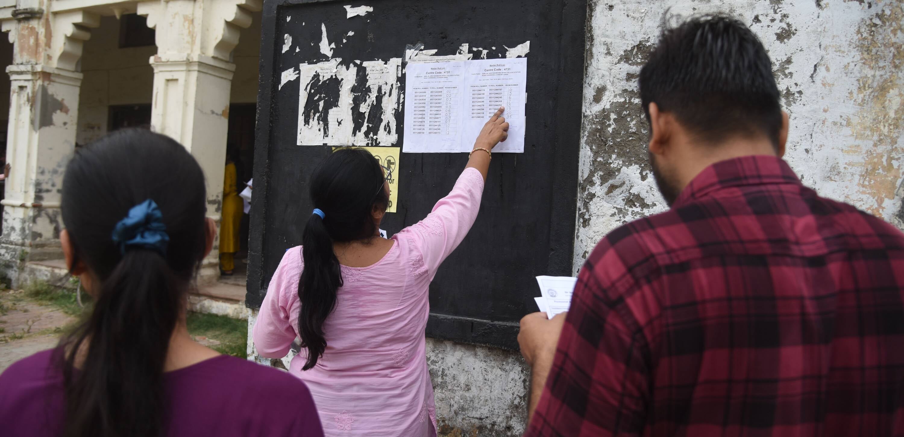 बृहस्पतिवार को यूपी टीईटी परीक्षार्थियों की भीड़ रेलवे स्टेशनों व बस अड्डों पर उमड़ी। बृहस्पतिवार को यूपी टीईटी परीक्षार्थियों की भीड़ रेलवे स्टेशनों व बस अड्डों पर उमड़ी।