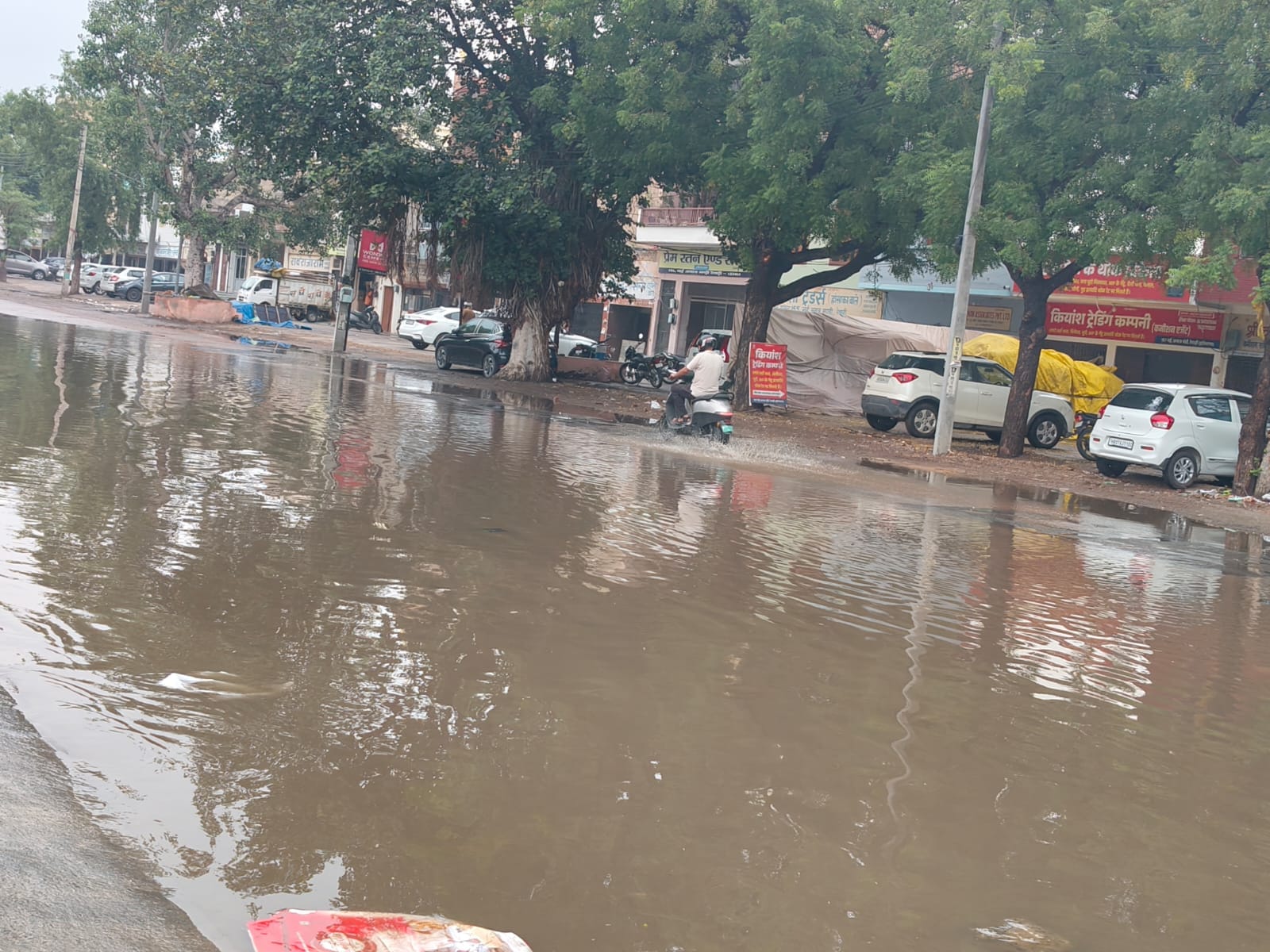 बारिश के बाद सेक्टर 1 में हुआ जलभराव। संवाद बारिश के बाद सेक्टर 1 में हुआ जलभराव। संवाद
