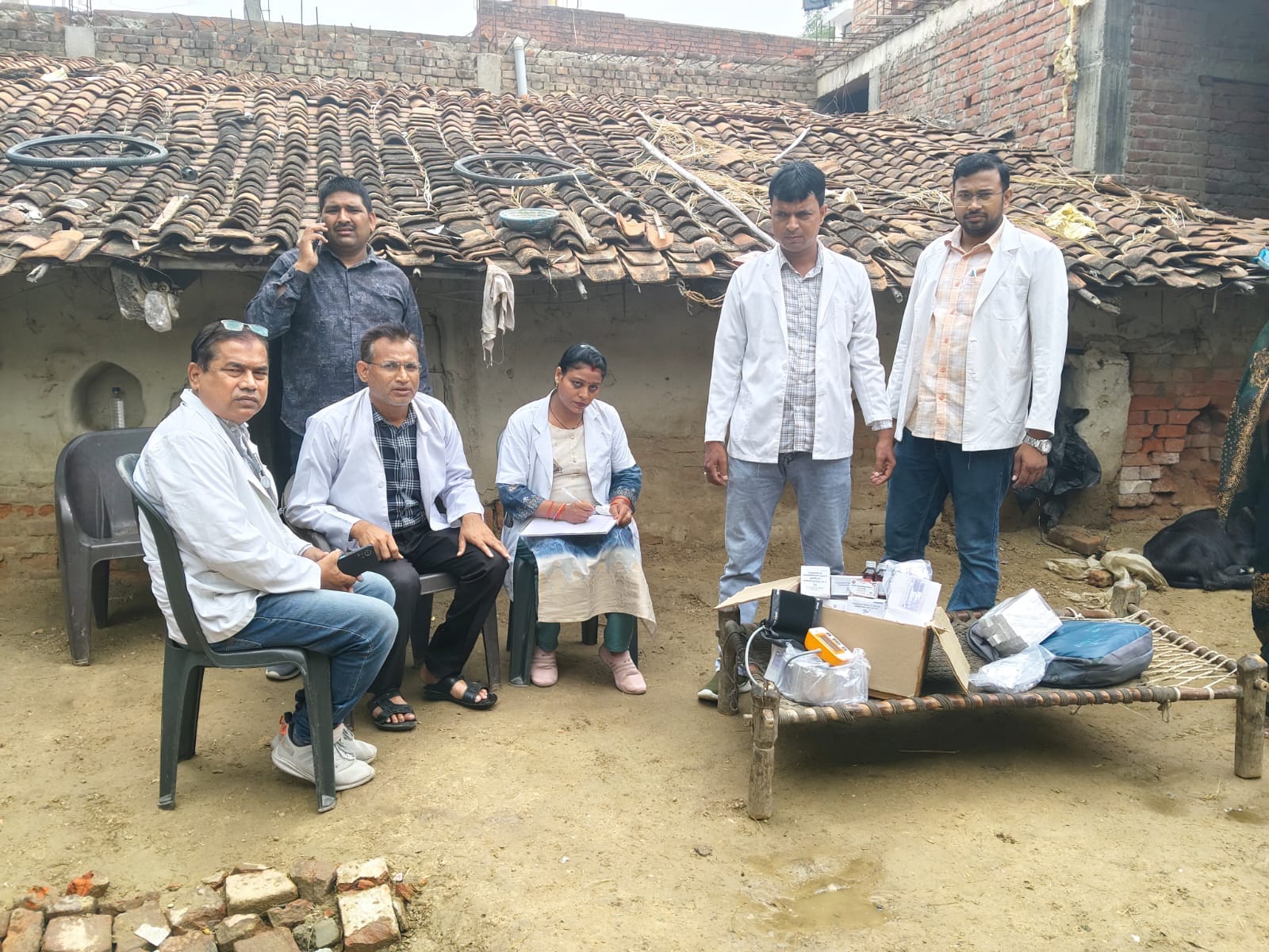 चायल के नईम मिंया का पूरा मोहल्ले में मासूम की मौत के बाद निरीक्षण के लिए पहुंची एडीएम शालिनी प