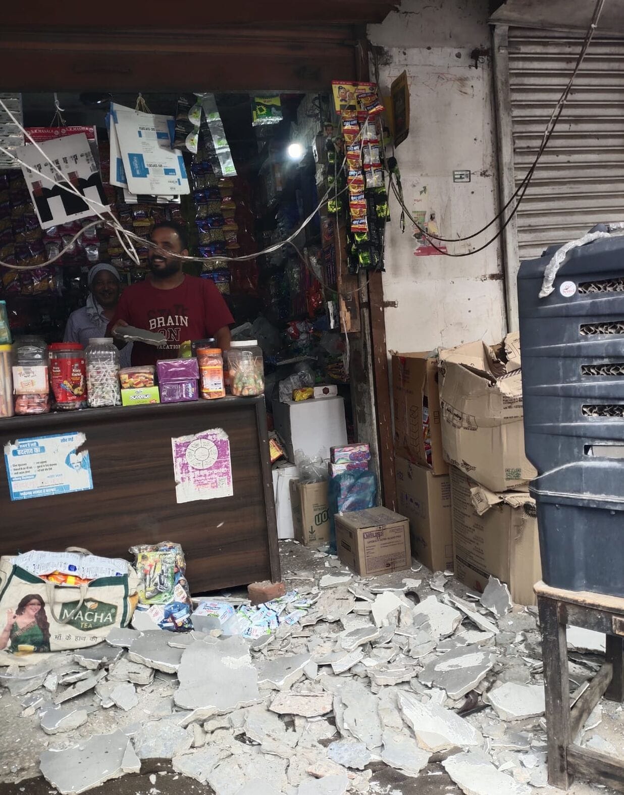 फोटो संख्या:52- नगर पालिका  कार्यालय में भरा बारिश का पानी--संवाद