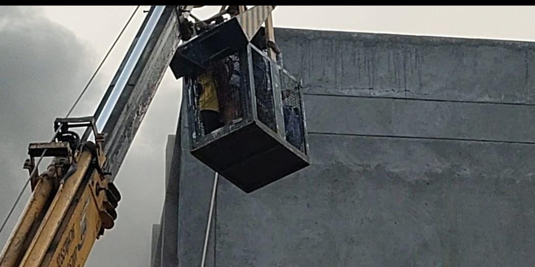 फोटाे: सोनीपत के बड़ी औद्योगिक क्षेत्र स्थित कपड़ा गोदाम में लगी आग के दौरान उठता धुएं का गुब फोटाे: सोनीपत के बड़ी औद्योगिक क्षेत्र स्थित कपड़ा गोदाम में लगी आग के दौरान उठता धुएं का गुब
