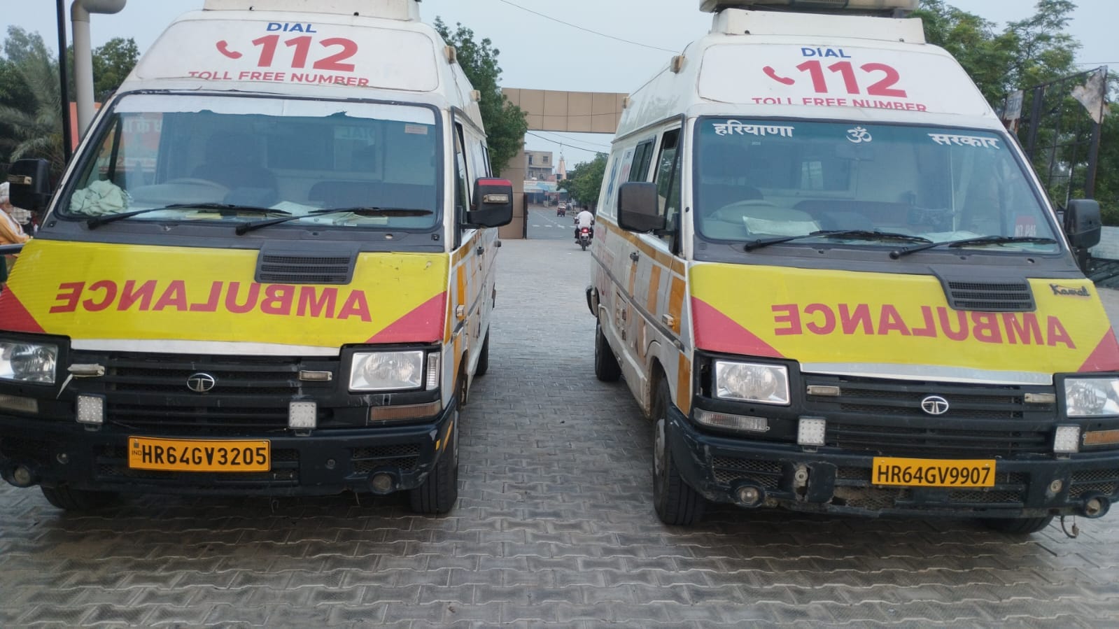 जिला नागरिक अस्पताल में खड़ी एंबुलेंस। संवाद जिला नागरिक अस्पताल में खड़ी एंबुलेंस। संवाद