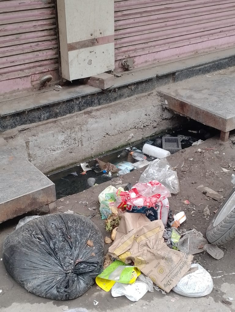 जीटी रोड पर काटा गया कपड़ा मार्केट का कनेक्शन। संवाद जीटी रोड पर काटा गया कपड़ा मार्केट का कनेक्शन। संवाद
