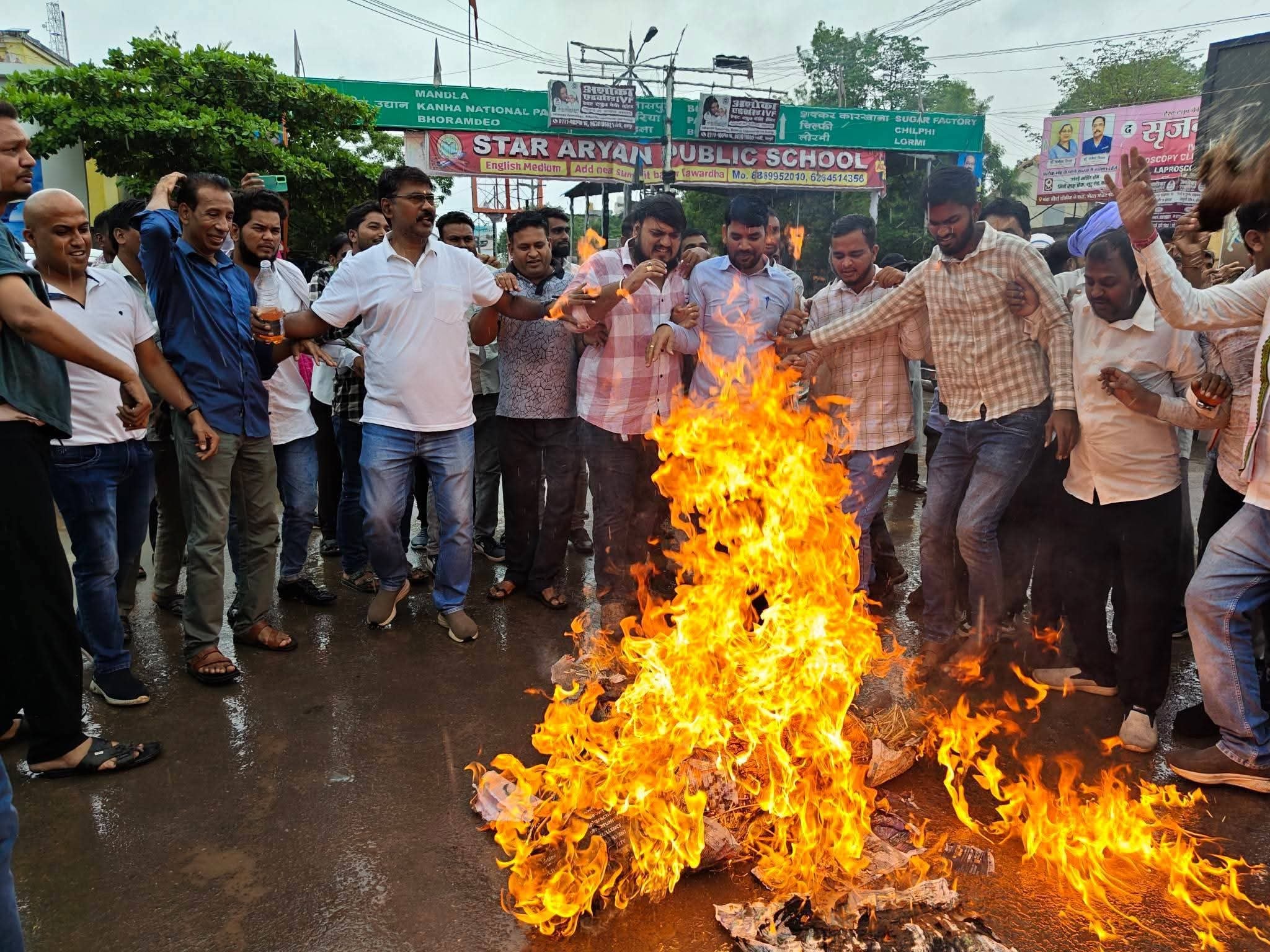 कवर्धा के सिग्नल चौक में प्रदर्शन किया गया है कवर्धा के सिग्नल चौक में प्रदर्शन किया गया है