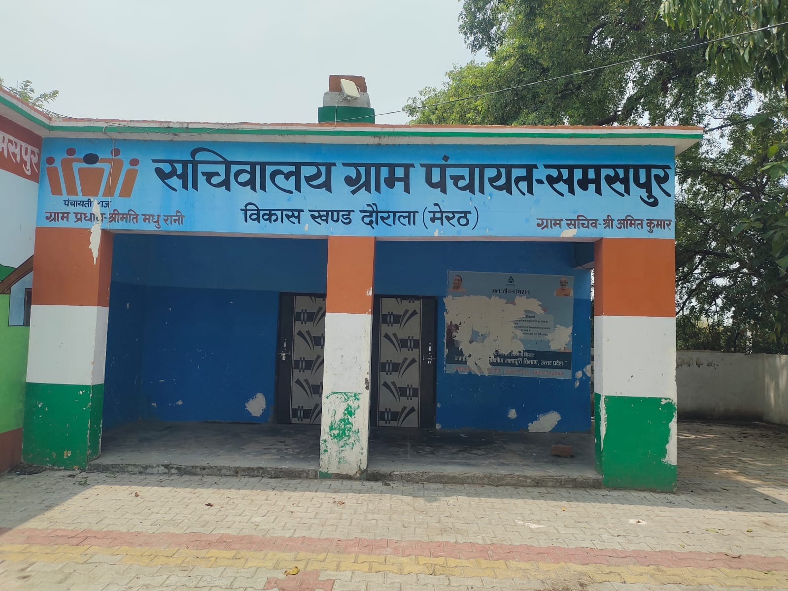 खाली पड़ा ग्राम पंचायत नगला चांद का पंचायत भवन स्रोत संवाद