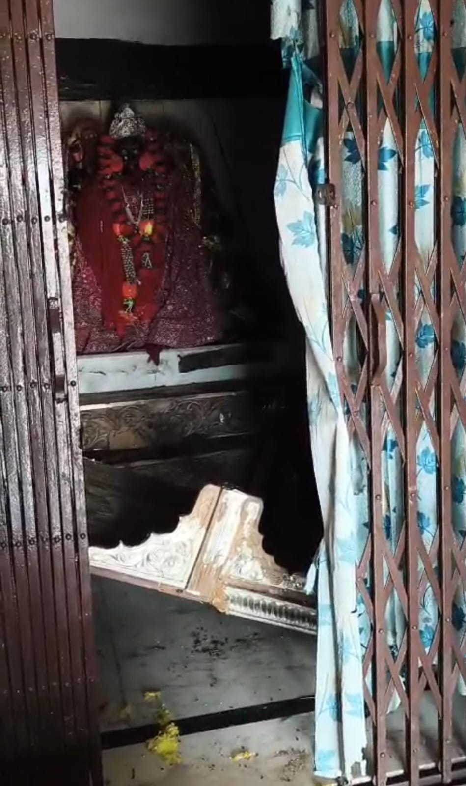 लाखों की चांदी पार लाखों की चांदी पार