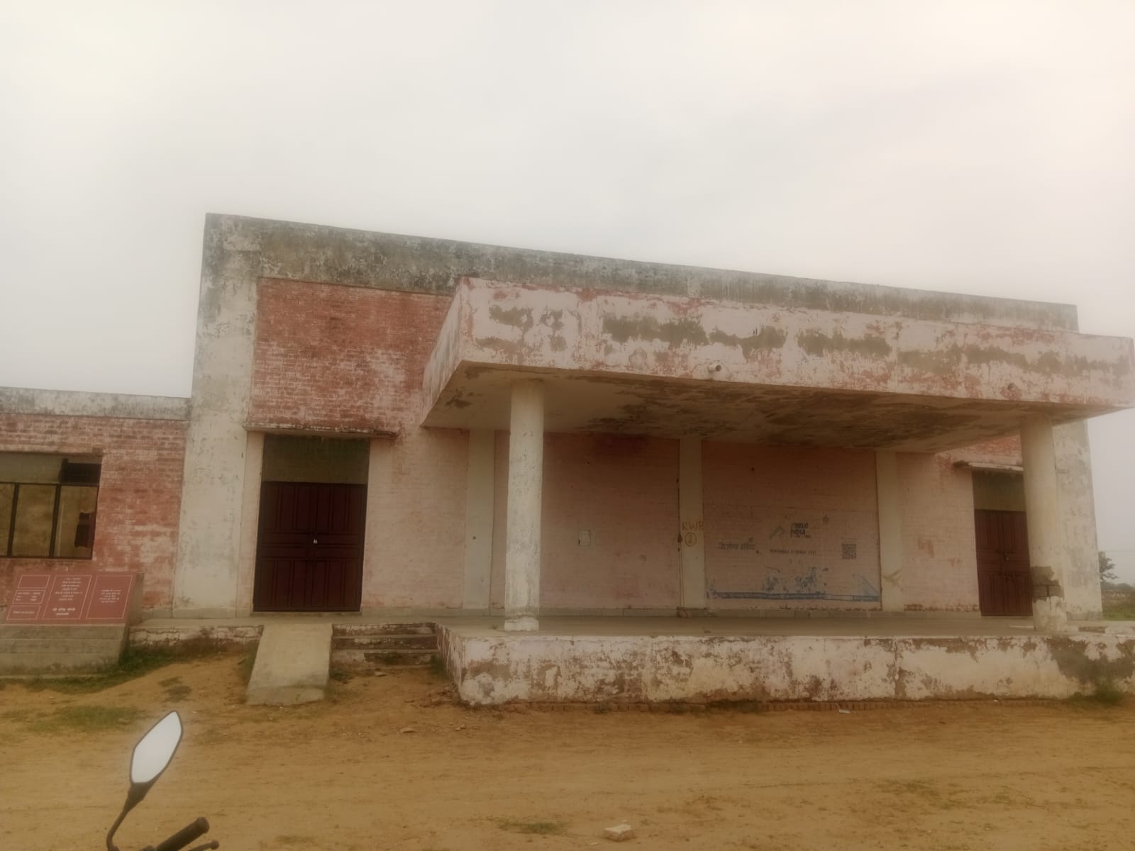 नेहरूगढ़ राजीव गांधी खेल स्टेडियम की बदहाल दशा। संवाद नेहरूगढ़ राजीव गांधी खेल स्टेडियम की बदहाल दशा। संवाद