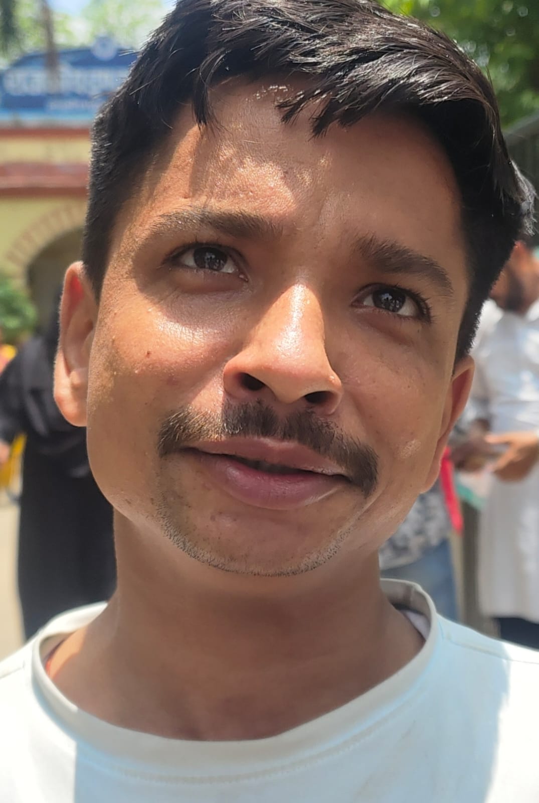 परीक्षा केंद्र जीआईसी से टीईटी देकर बाहर निकलते अभ्यर्थी। संवाद परीक्षा केंद्र जीआईसी से टीईटी देकर बाहर निकलते अभ्यर्थी। संवाद