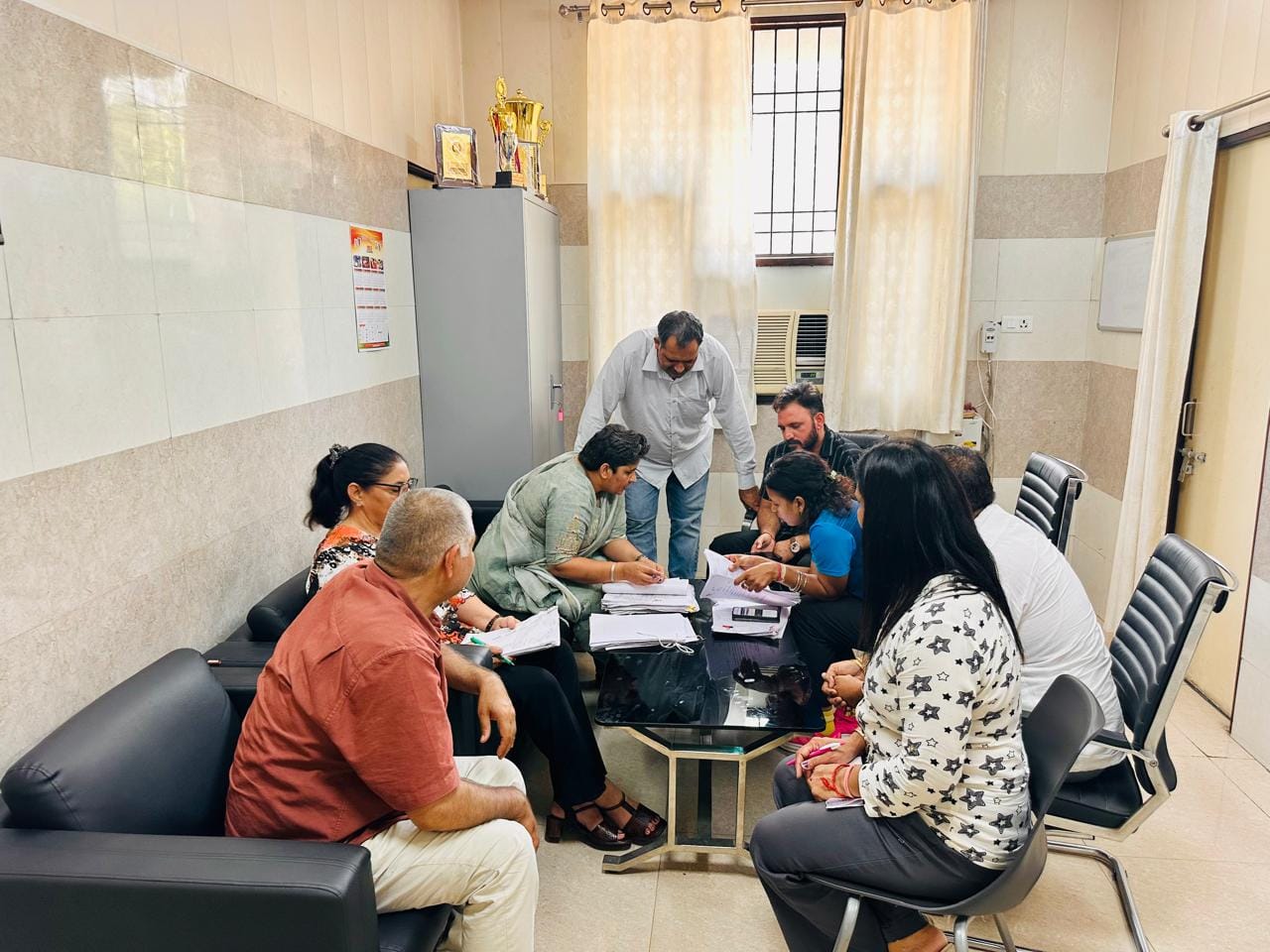 अंबाला मंडल के उप निदेशक कविता के कार्यालय में कैथल के खिलाड़ियों के ग्रेडेशन सर्टिफिकेट जारी अंबाला मंडल के उप निदेशक कविता के कार्यालय में कैथल के खिलाड़ियों के ग्रेडेशन सर्टिफिकेट जारी