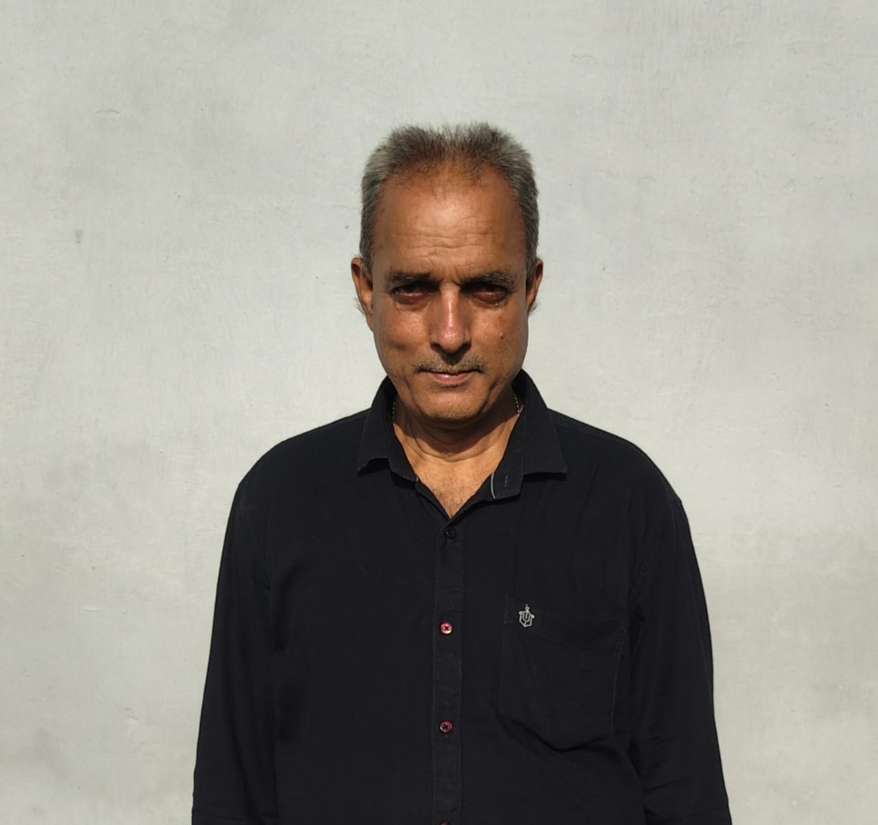 अग्निशमन विभाग बिझड़ी की सड़क किनारे खड़ा अग्निशामक वाहन। संवाद