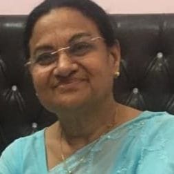 डीएम चौराहा से हैडिल वाले मार्ग पर सड़क पर हुए जगह-जगह गढ्ढे। संवाद