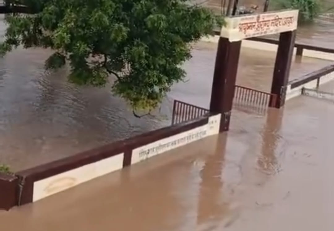 ढाकनी–मुगली मार्ग पर जलभराव