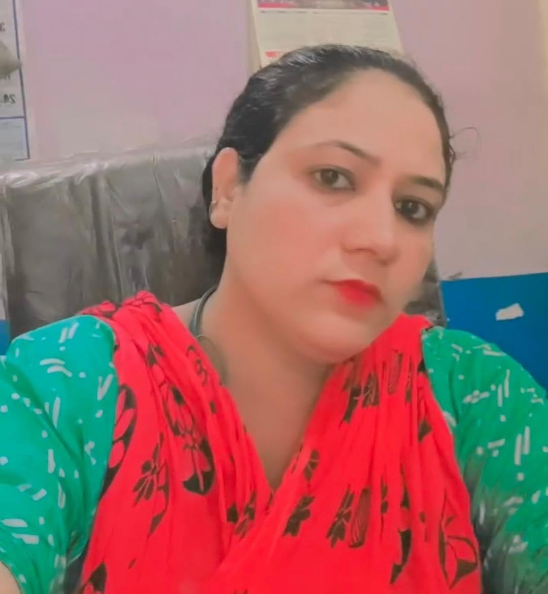 फोटो 14 गंजडुंडवारा में महिला की हत्या के बाद रोते-बिलखते परिजन। स्रोत: संवाद फोटो 14 गंजडुंडवारा में महिला की हत्या के बाद रोते-बिलखते परिजन। स्रोत: संवाद