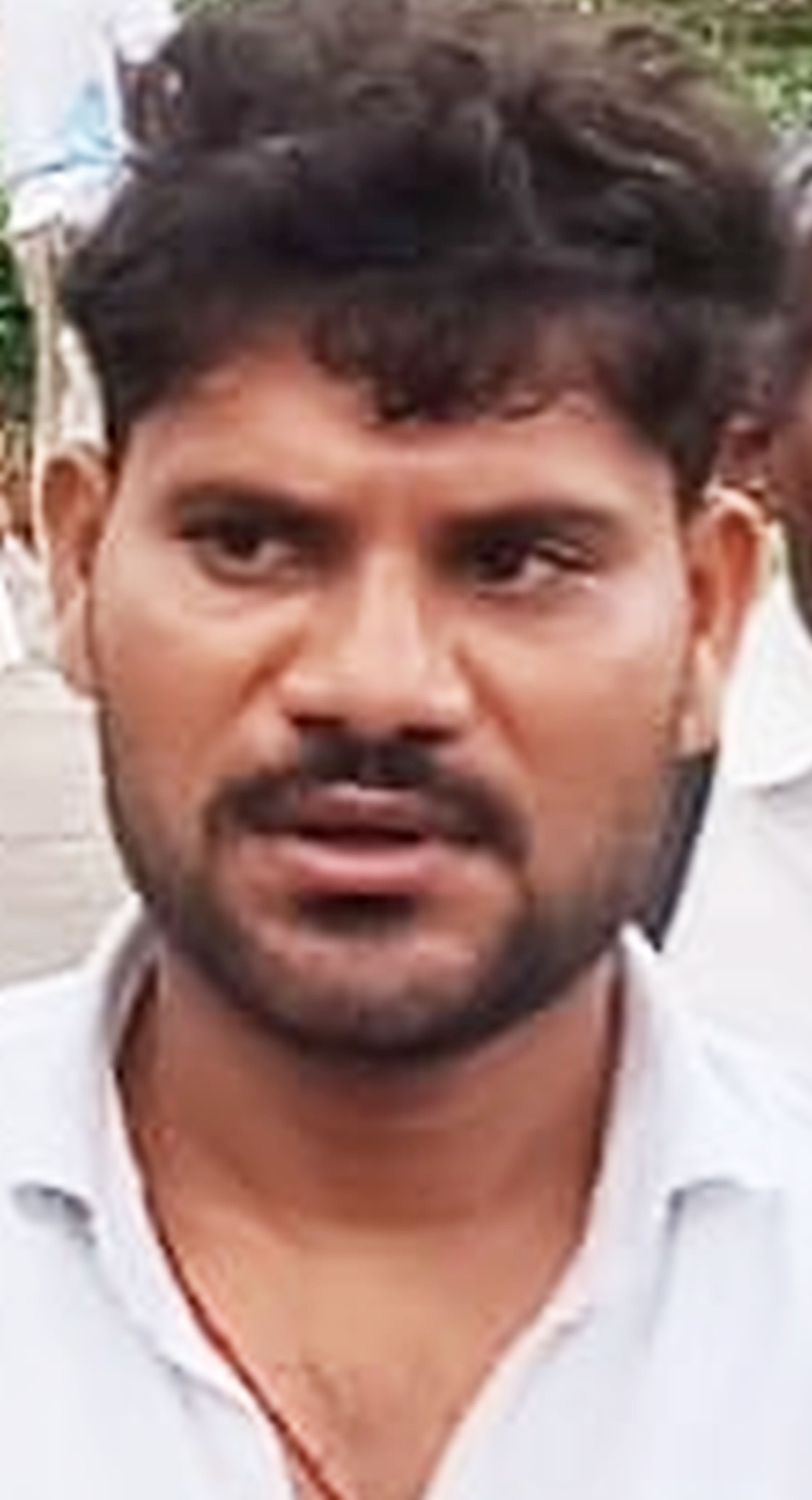 फोटो-24-केंद्र से परीक्षा देकर बाहर निकलते परीक्षार्थी। संवाद फोटो-24-केंद्र से परीक्षा देकर बाहर निकलते परीक्षार्थी। संवाद
