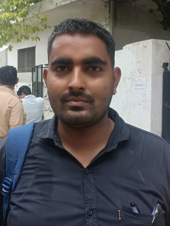 फोटो-34-राजकीय इंटर कॉलेज से परीक्षा देकर लौटते परीक्षार्थी। संवाद