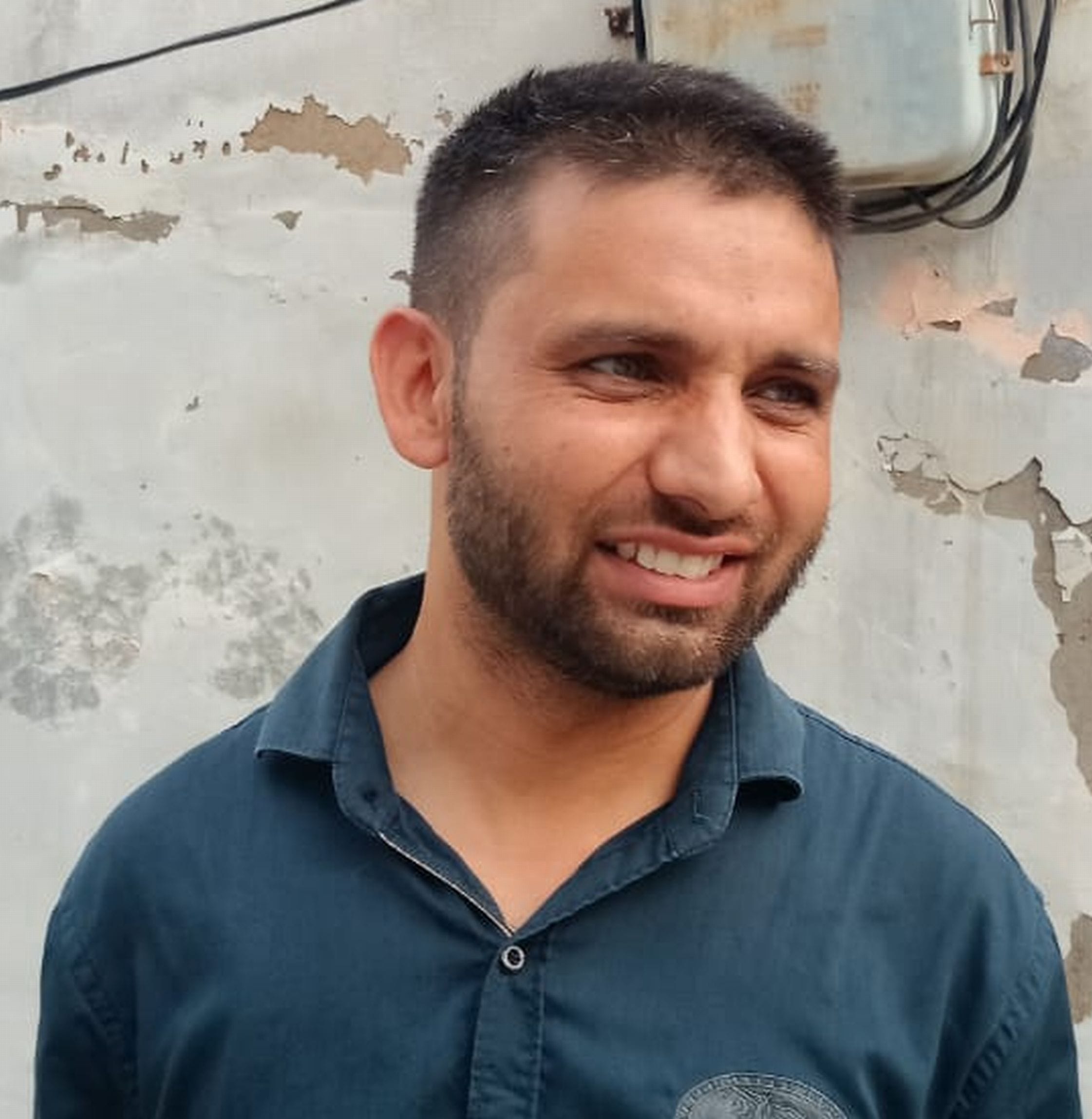 फोटो संख्या:63- परिक्षार्थी की जांच करते कर्मचारी--संवाद