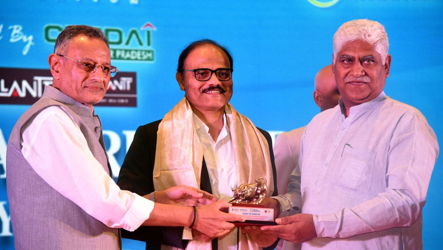 गोमतीनगर में शुक्रवार को प्रदेश सरकार के सहयोग से सातवें उत्तर प्रदेश इंफ्रास्ट्रक्चर लीडरशिप स गोमतीनगर में शुक्रवार को प्रदेश सरकार के सहयोग से सातवें उत्तर प्रदेश इंफ्रास्ट्रक्चर लीडरशिप स
