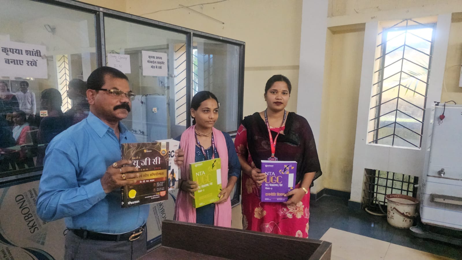 कलेक्टर पहुचे,प्रेस क्लब सह वाचनालय,, कलेक्टर पहुचे,प्रेस क्लब सह वाचनालय,,